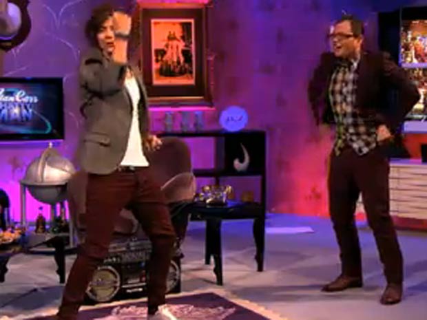 One Direction challenged to a dance off by Alan Carr on TV show Chatty Man 