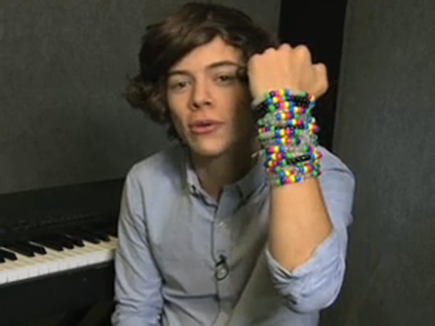 Harry Styles raises awareness for Cancer Research UK