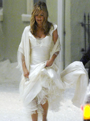 Forget about Angelina Jolie, what wedding dress will Jennifer Aniston wear?