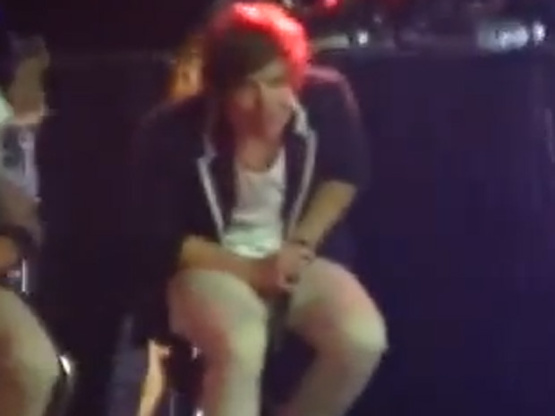 OMG! Harry Styles gets injured by fan during One Direction concert in Sydney