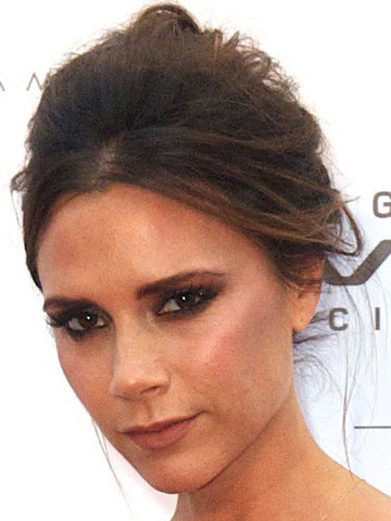 Victoria Beckham Tweets her new hairdo from Beijing