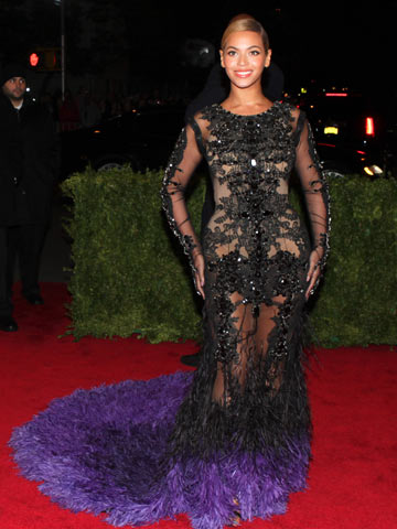 Stars dress up for Met Ball 2012