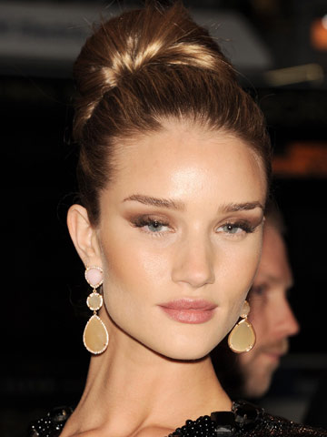 Rosie Huntington-Whiteley's bold eyebrows are bang on trend