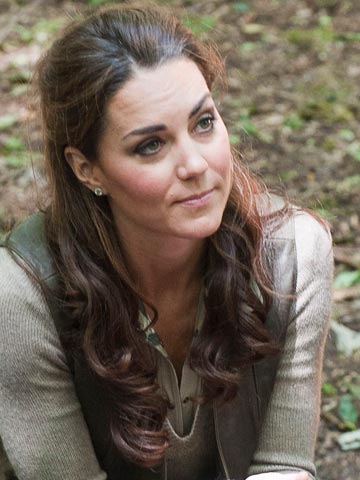 SHOCK! Without Prince William by her side, Kate Middleton must curtsy to Princesses Beatrice and Eugenie 