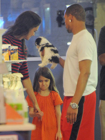 Suri Cruise wants to buy a puppy in New York but mum Katie Holmes says no