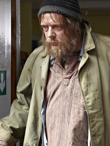 SHOCK TRAMP PICTURES! Ian Beale sleeps rough in EastEnders after suffering a breakdown