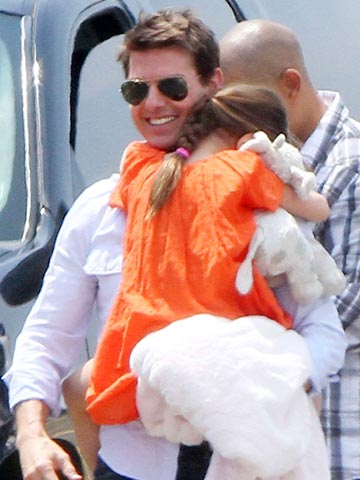 TOMKAT PICS Tom Cruise takes Suri's mind off Katie Holmes split with helicopter ride in New York