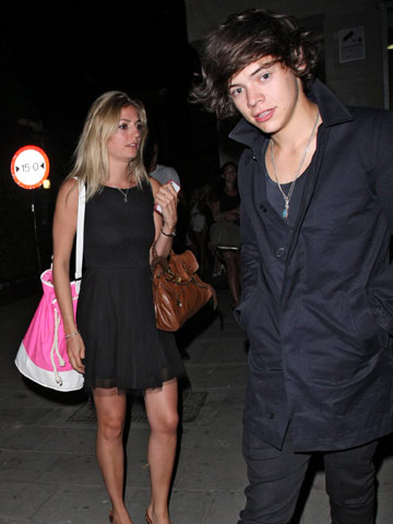 One Direction star Harry Styles parties at London club with pretty blonde