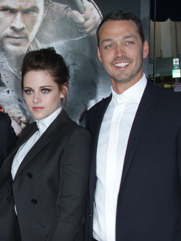 OMG, Robert Pattinson! Friends deny mystery man in new Kristen Stewart pictures is Rupert Sanders