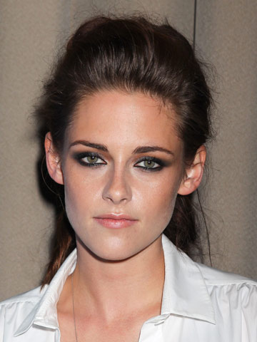 Kristen Stewart: I broke my thumb filming vampire scenes for final Twilight film Breaking Dawn - Part 2