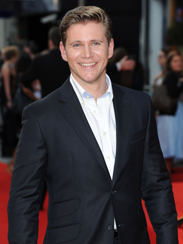 Aww! Downton Abbey actor Allen Leech dating make-up artist who made his eyes look soooo blue
