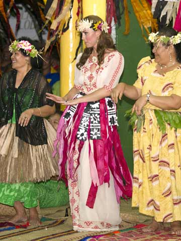 Kate Middleton teams Temperley dress with grass skirt to dance with locals on Diamond Jubilee Tour