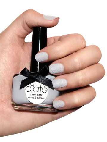 Hot new trend: Velvet nails