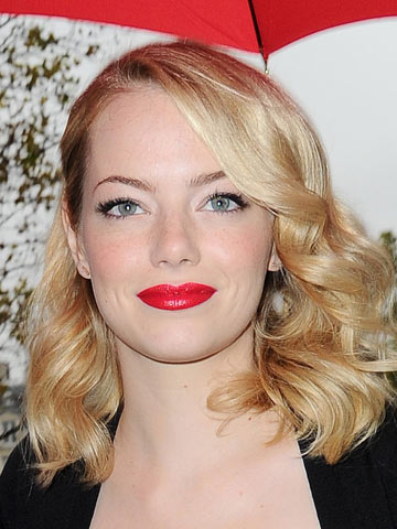 How Emma Stone keeps her hair shiny