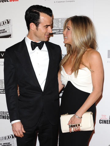 Justin Theroux's surprise wedding serenade for Jennifer Aniston