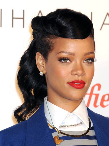 PICS: Rihanna reveals new wet-look 'do on Twitter - or is it a don't?