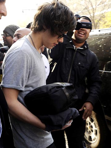 One Direction star Harry Styles leaves Taylor Swift's hotel after date in New York