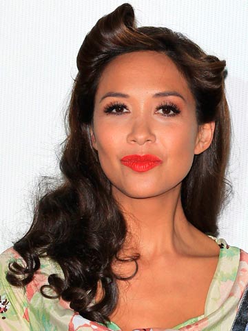 OMG! VIDEO Myleene Klass reveals her freaky double-jointed arms