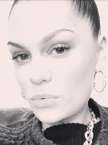 'Looking rough' Jessie J is latest star to go without make-up on Twitter, ooh!