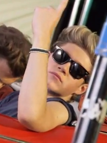 One Direction's Zayn Malik snaps photo of Niall Horan asleep in his sunglasses and calls him a diva