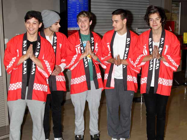 One Direction kimono style! Boys dress in traditional clothes in Japan 