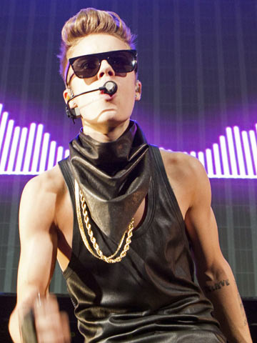 OMG! Police find drugs and a stun gun on Justin Bieber's tour bus