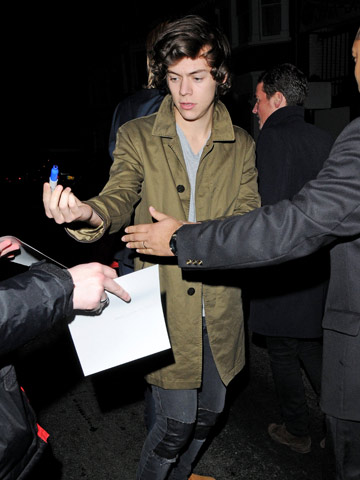 One Direction's Harry Styles bumps into ex Cara Delevingne and Rita Ora at Muse concert 