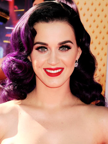 Katy Perry does an Angelina Jolie