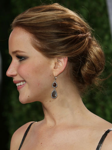Jennifer Lawrence's elegant low bun is an Oscar hit