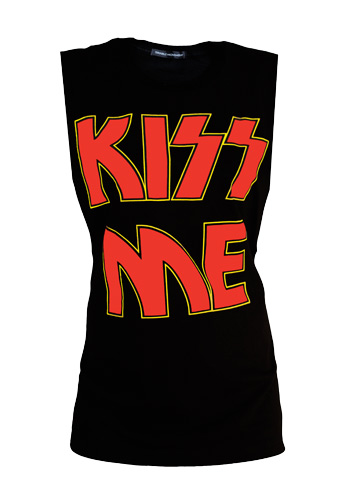 Cara Delevingne says Kiss Me in high street
