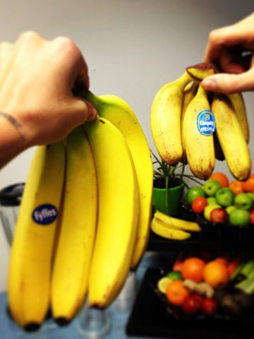 One Direction's Harry Styles compares 'baby' banana sizes on Twitter