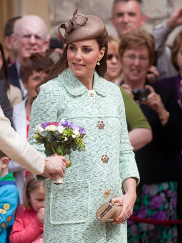 Kate Middleton displays baby bump in mint green Mulberry at Scouts event without Prince William
