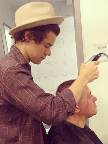 OMG! One Direction cutie Harry Styles shaves head