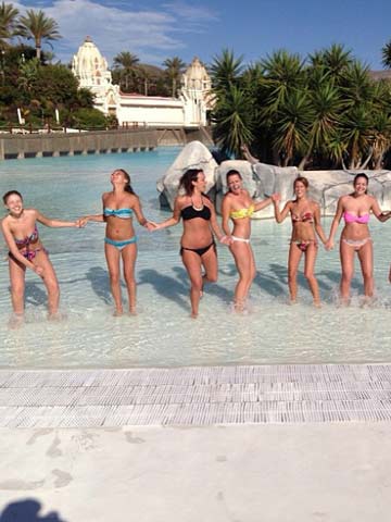 Helen Flanagan's Coronation Street co-star Brooke Vincent flaunts hot bikini body on Twitter