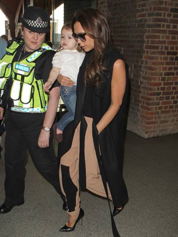 OMG! Victoria Beckham wears trainers!