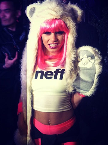 OMG! Vanessa Hudgens ditches long brown hair for hot pink bob with heavy fringe