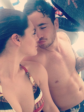 Kelly Brook shows off hot bikini body in sexy holiday snaps with boyfriend Danny Cipriani