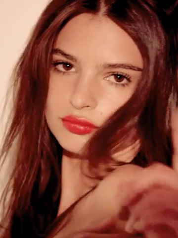 Get Blurred Lines sexy model Emily Ratajkowski's blurred lips