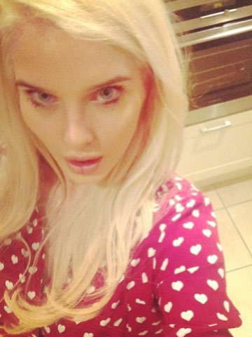 Hot new hair! Helen Flanagan shows off long bright blonde extensions in sexy selfie Hot new hair! Helen Flanagan shows off long bright blonde extensions in sexy selfie