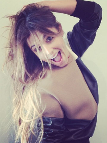 Wow! Cheryl Cole rocks HUGE 'do in 'big hair don't care' dip-dye photo Wow! Cheryl Cole rocks HUGE 'do in 'big hair don't care' dip-dye photo