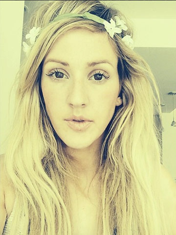 Wow, Dougie Poynter! Ellie Goulding flashes hot toned legs in tiny denim shorts and looks 'so sexy' Wow, Dougie Poynter! Ellie Goulding flashes hot toned legs in tiny denim shorts and looks 'so sexy'