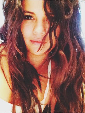 Wow! Selena Gomez looks hot with wavy 'ocean hair' after swimming with Cara Delevingne Wow! Selena Gomez looks hot with wavy 'ocean hair' after swimming with Cara Delevingne