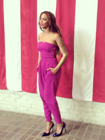 Family time! Beyonce Knowles wears hot pink jumpsuit for lunch with Jay-Z and Blue Ivy Carter Family time! Beyonce Knowles wears hot pink jumpsuit for lunch with Jay-Z and Blue Ivy Carter