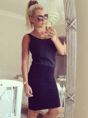 Billie Faiers shows off hot post-baby body in sexy selfie and fans want to know secret to her weight loss Billie Faiers shows off hot post-baby body in sexy selfie and fans want to know secret to her weight loss