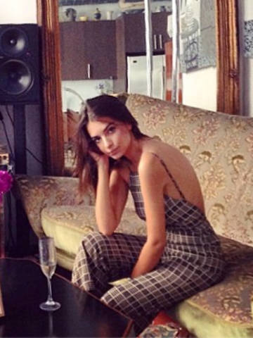 Wow! Hot Blurred Lines girl Emily Ratajkowski stuns fans in sexy jumpsuit Wow! Hot Blurred Lines girl Emily Ratajkowski stuns fans in sexy jumpsuit