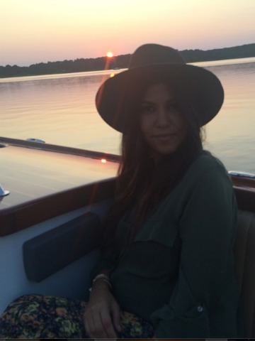 Pregnant Kourtney Kardashian teams baby bump with cool hat for boat ride with Scott Disick and Khloe Pregnant Kourtney Kardashian teams baby bump with cool hat for boat ride with Scott Disick and Khloe