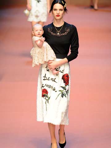 A baby on your hip is hottest new fashion accessory as Dolce & Gabbana designs clothes for MUMS at Milan Fashion Week A baby on your hip is hottest new fashion accessory as Dolce & Gabbana designs clothes for MUMS at Milan Fashion Week